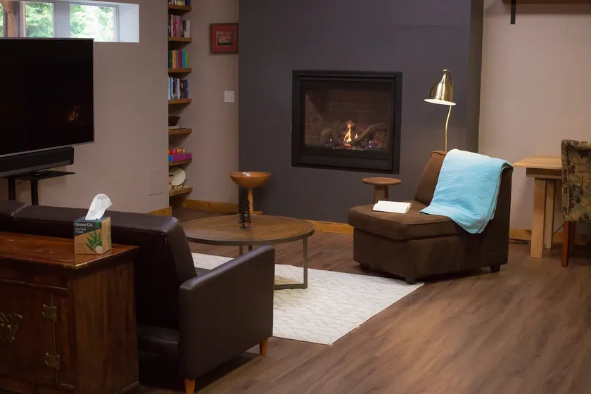 1,100sf Mountain Yoga Suite w/ EV Charger - Image 1