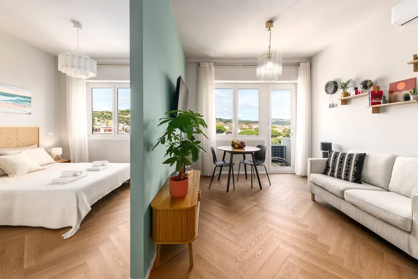 Riviera Suite - PRIVATE BEACH with sunbeds INCLUDED in June, July & August - Image 1