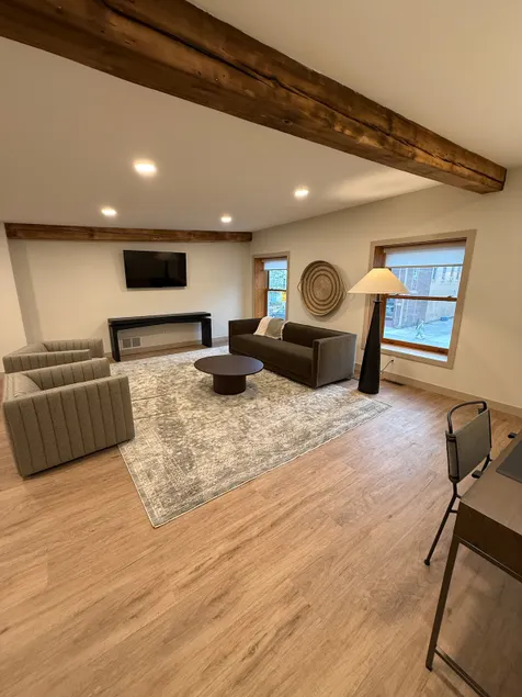 Newly renovated downtown condo - sleeps 7 - Image 1