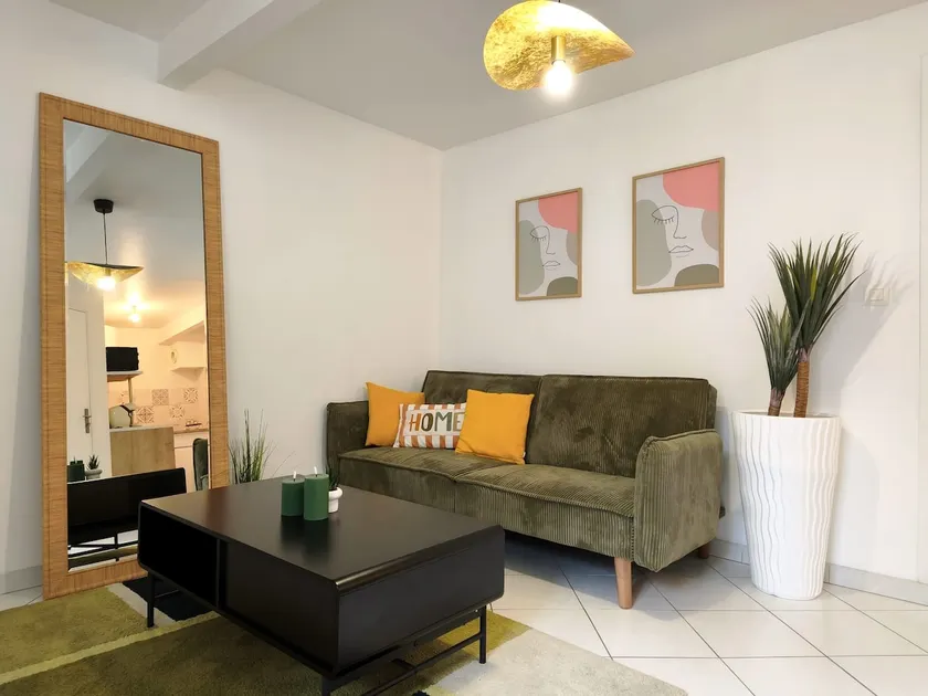The cozy break close to the tram and amenities - Image 1