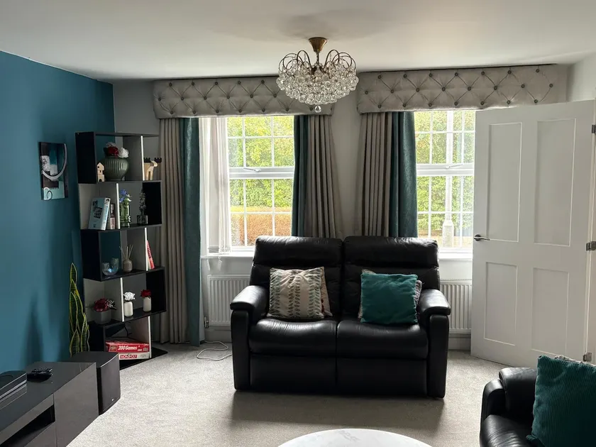 5 Bed-House Sleeps 10 Free Parking Wi-Fi Netflix - Image 1