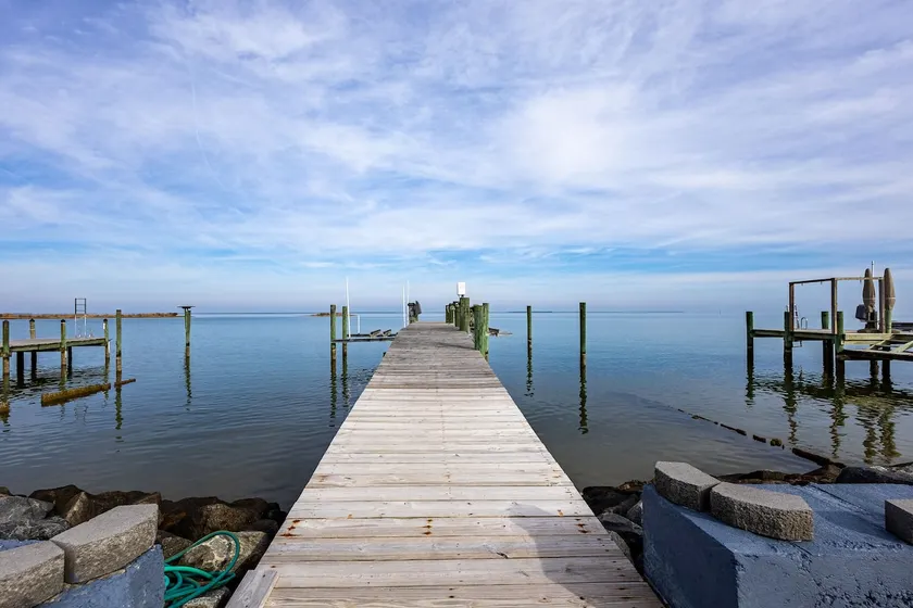 A True Serenity! 4 Bedrooms, Waterfront, Pier - Image 1