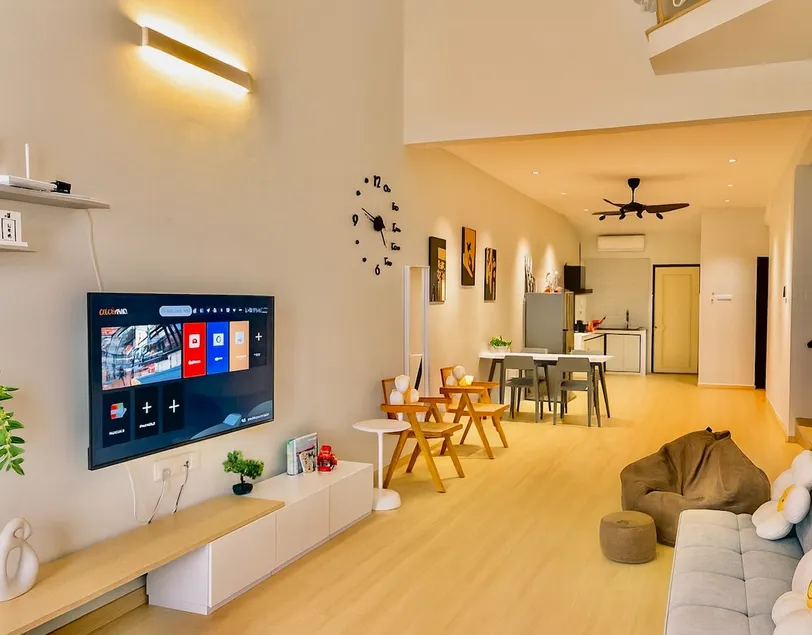 Lamora Lake View HomeStay.10mintoAustin Aeon& IKEA - Image 1