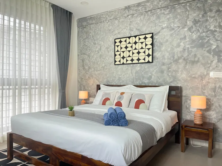 HYD - Lake Haus- AC 3BHK, 65' TV, Free Cleaning - Image 1