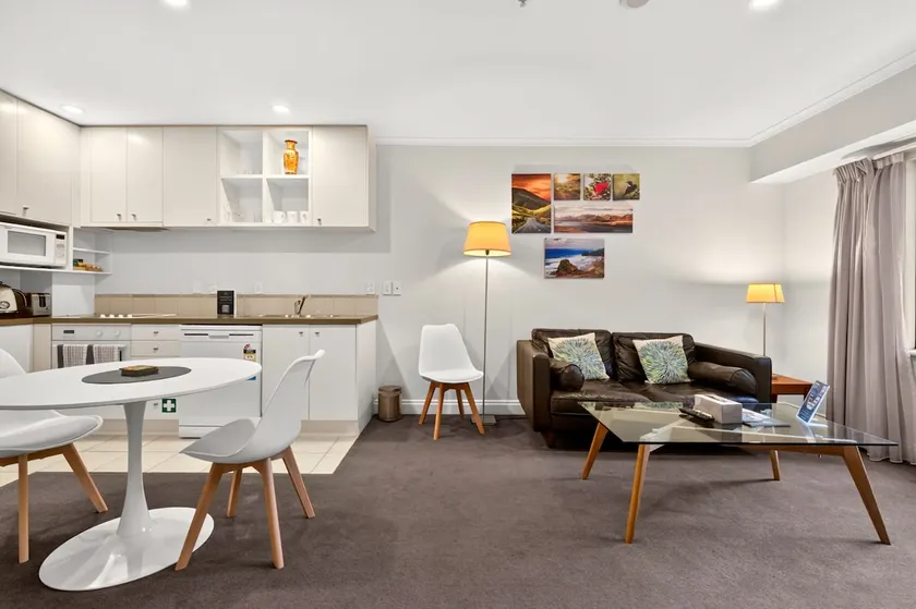 Cama King en un elegante apartamento, Auckland Center - Image 1