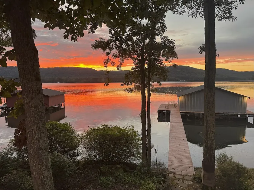 Beautiful Mid-Lake Waterfront Home ~ Pets ~ Dock - Image 1