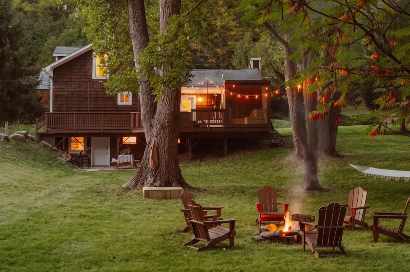 Green Lakes Streamside Escape: Sauna & Hot Tub - Image 1