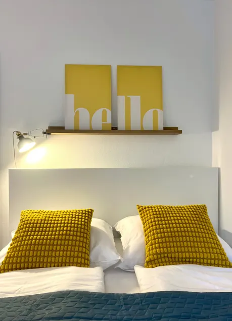 Modern & bright • 2 rooms • Near DUS/CGN • Parking/elevator - Image 1