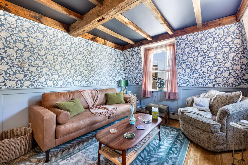 SeaWitch Cottage | Stylish Spot by Shops & Sea - Image 1