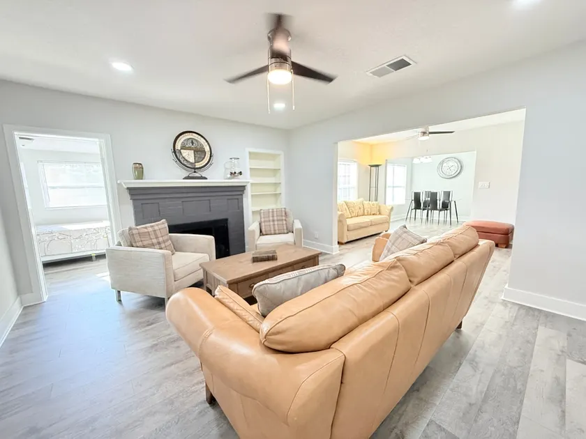 Charming Leesburg Cottage/Ample Parking for Boats - Image 1