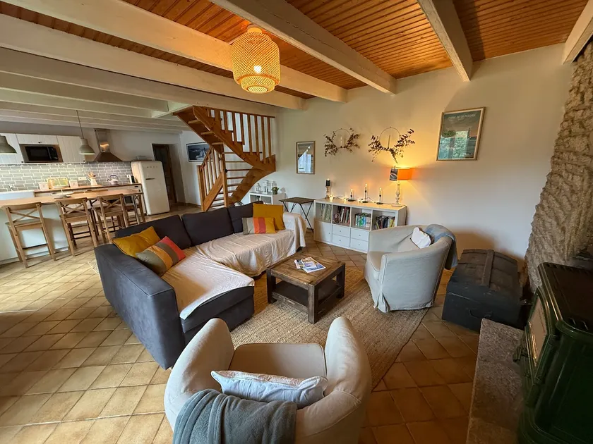 Quiet house with character with its private garden - Image 1