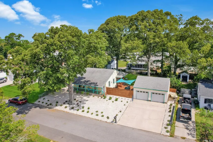 Cape Bay Escape • Sleeps 10 • Sunsets • Huge Deck - Image 1
