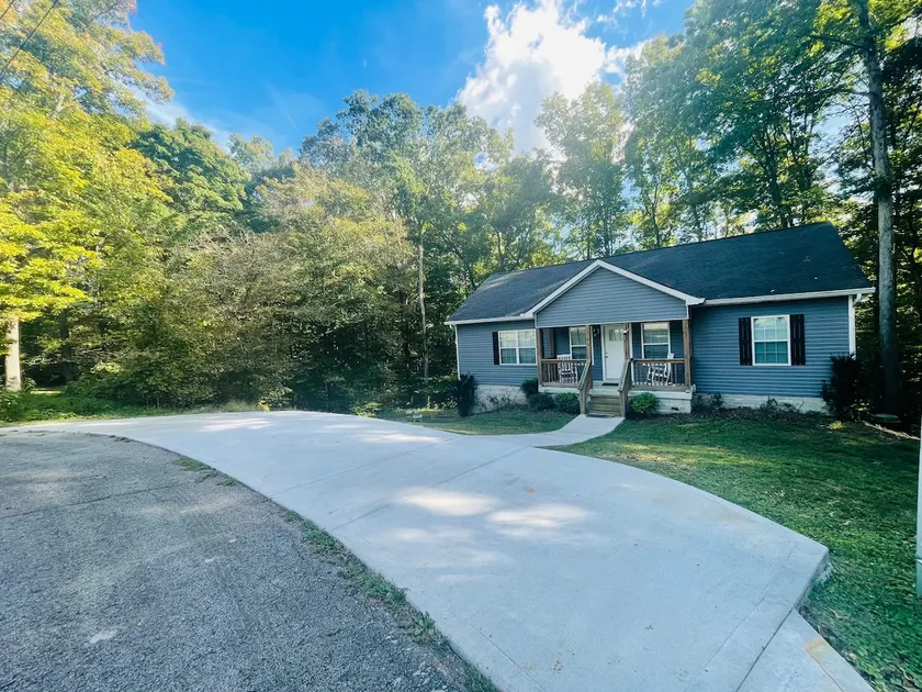 Montgomery Manor - Image 1