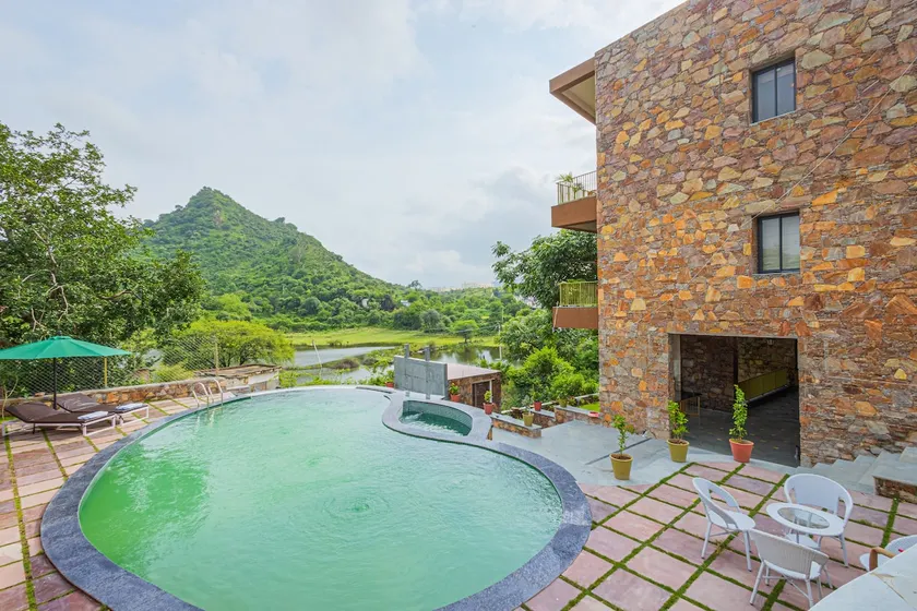 6 BHK Lagoon Villa w/ Riverfront-Pool-Parking - Image 1
