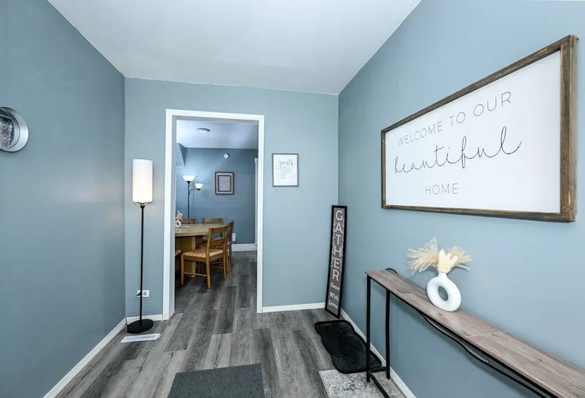 3 BR Home w/ Smart TV's I Fully Stocked | King Bed - Image 1