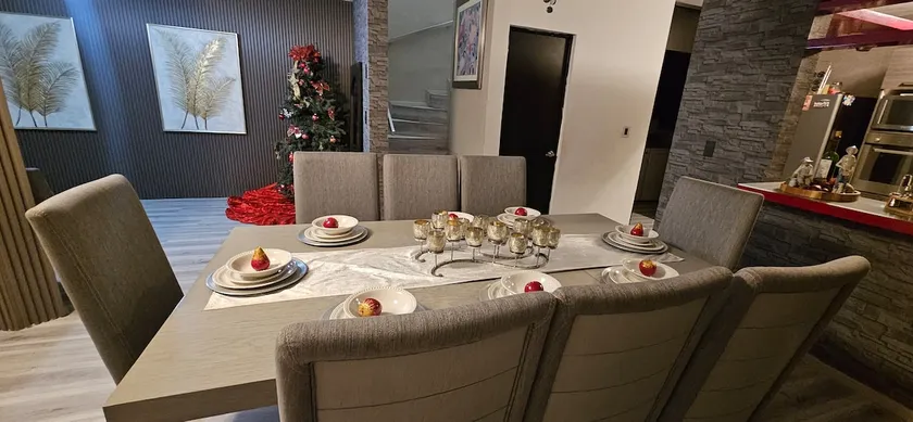 Private sector house 15 min Airport we invoice - Image 1