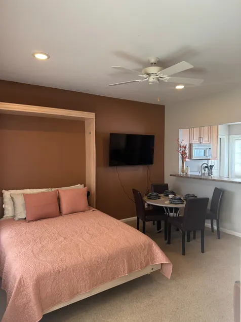 Modern Style & Convenience + Private Courtyard - Image 1