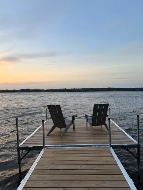 The Hudson | Waterfront with Hot Tub - Image 1