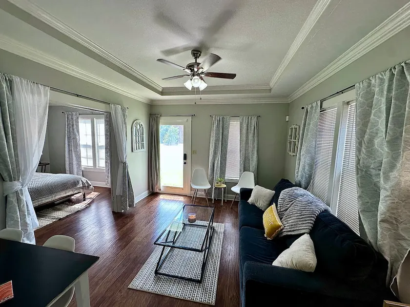 Downtown Cottage - Image 1