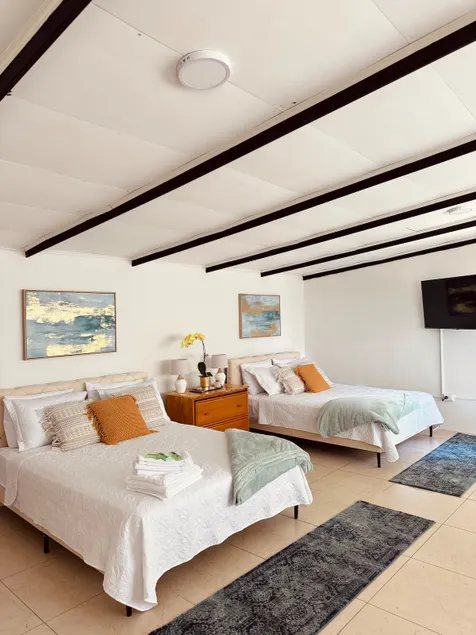 Escazú Modern Apt with AC & Great Location - Image 1