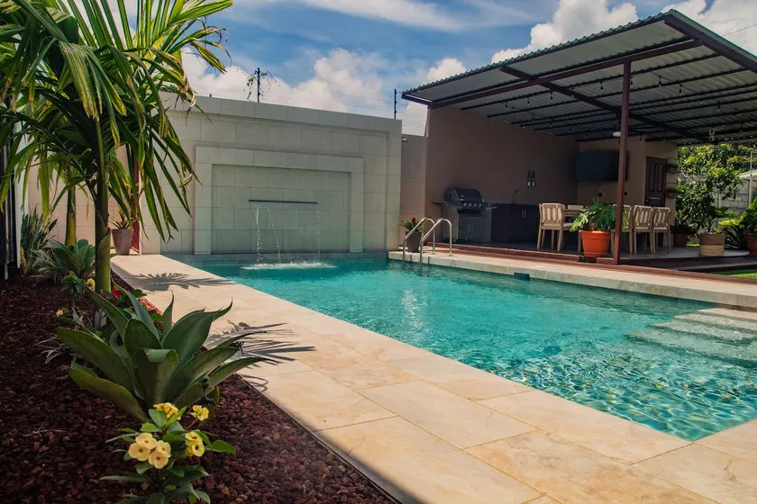 Vacation Home with Pool Quepos - Image 1