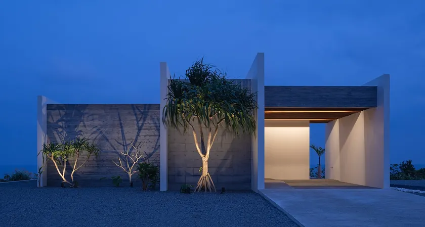 Designer villa on the ocean with a view of the horizon - Image 1