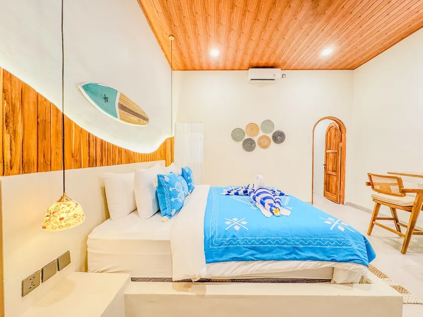 Brand New! Stylish Ocean Blue Getaway - Image 1