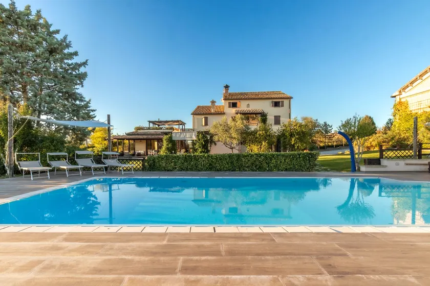 Relax in a Country House with a swimming pool [opportunity!] - Image 1