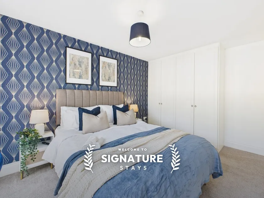 No.1 Saxon Way | Parking | Gym | Pool & Spa - Image 1