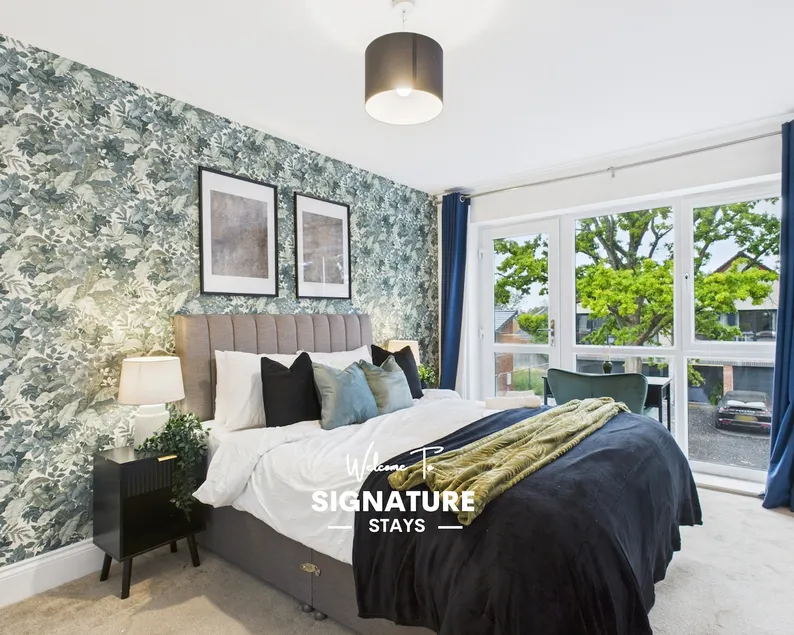 Worcester Retreat by Signature Stays - Pool & Spa - Gym - Modern - Image 1