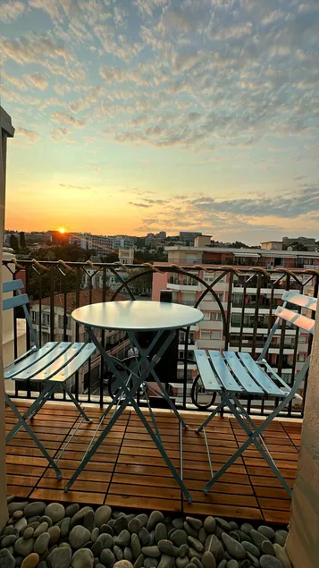 Beachfront Gem | 2 Terraces & Sunset on Promenade - Image 1