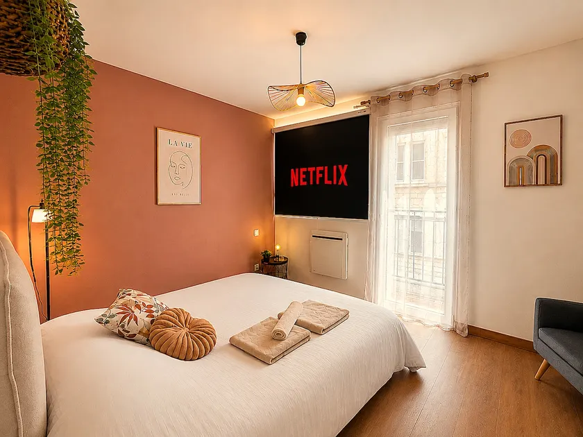 Home Theater Suite • Smart TV • Queen • Wi-Fi • Train Station - Image 1