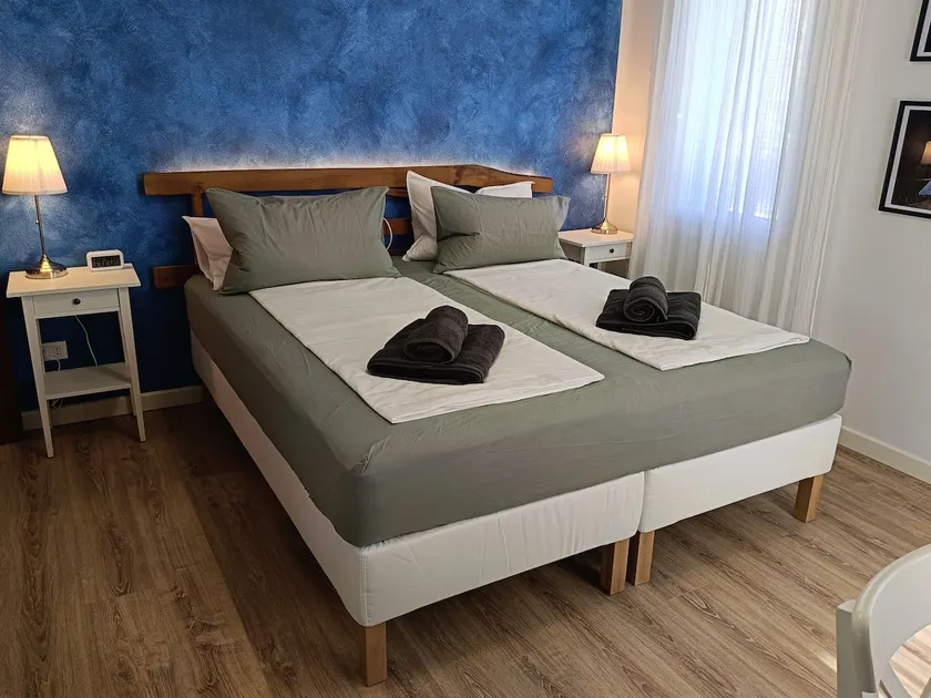 Julia 81 Rooms - Entire Accommodation - Image 1