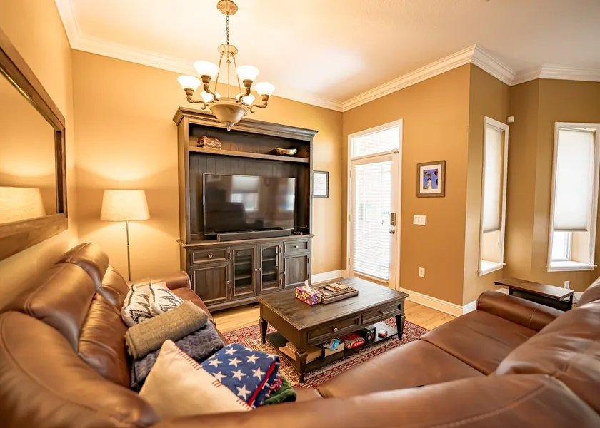 Delaney Park Home Cozy Comfort Steps from Downtown - Image 1