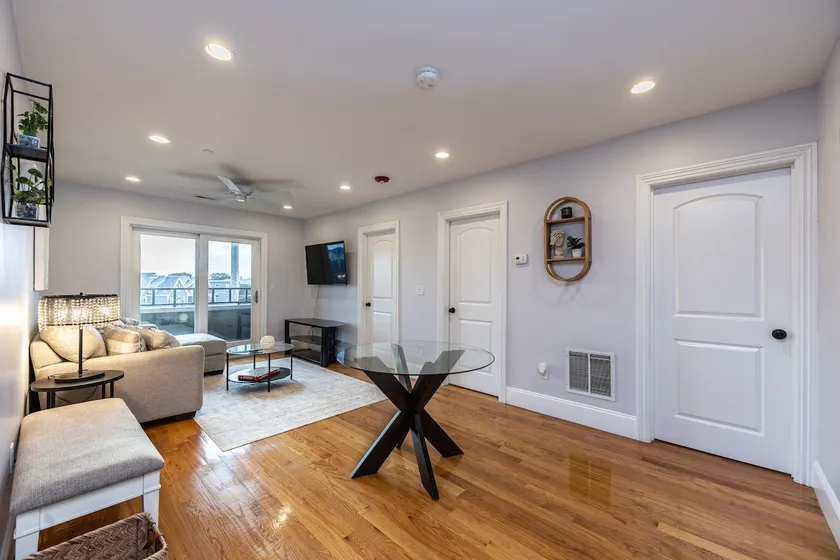 Modern 3BR w/ Elevator + In-Building Bar & Dining - Image 1