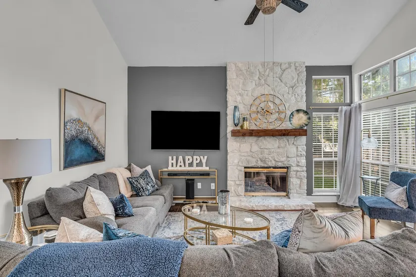 Centrally Located Retreat - Image 1