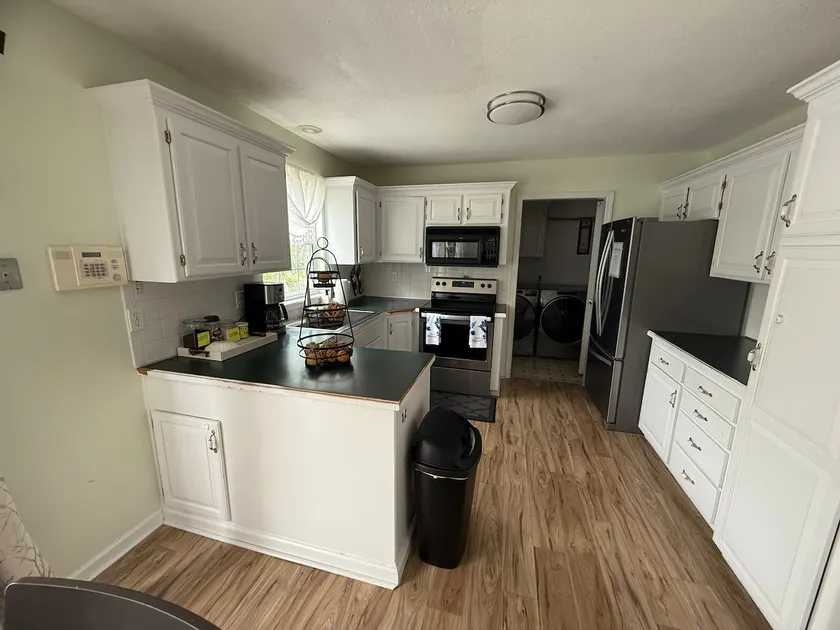 Comfy 3-Bedroom Escape w/ Jacuzzi + Garage - Image 1