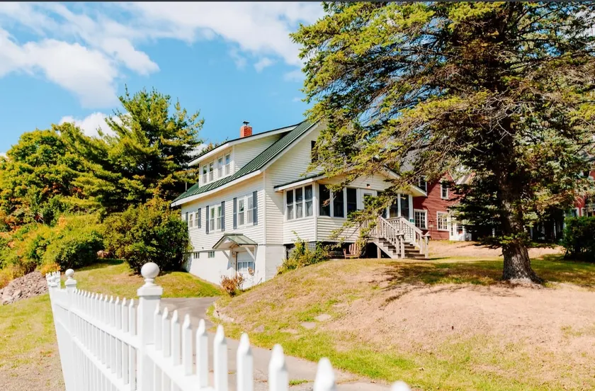 Pleasant Street Cottage Artist Retreat - Image 1
