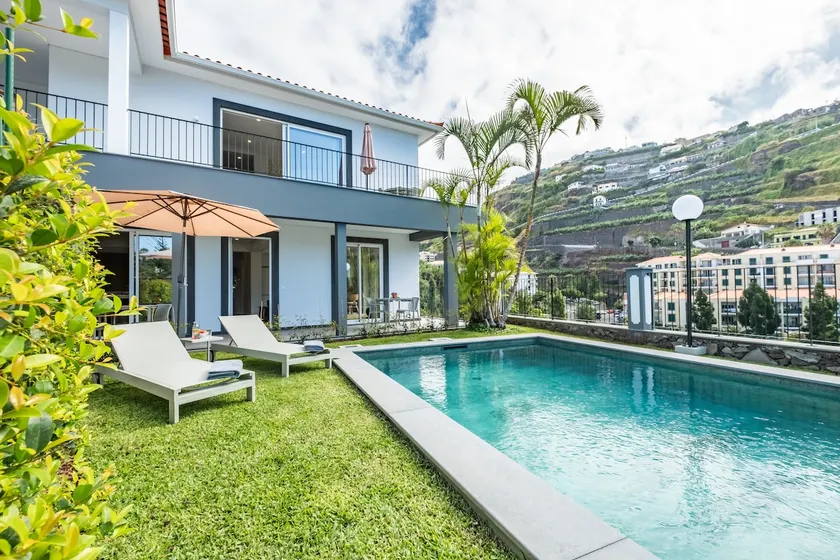 Modern Studio Steps From Beach - Image 1