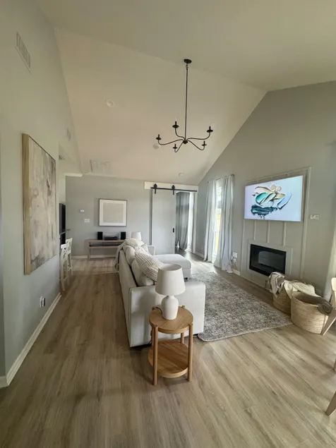Craftsman Luxury - Image 1