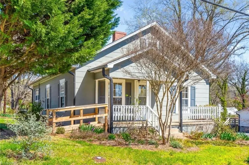 Cozy home near Elon and Downtown Burlington - Image 1