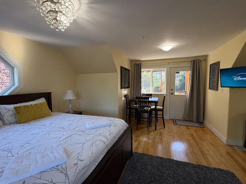 Ravensview Suite - Image 1