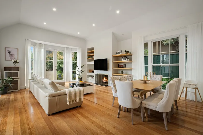 Charming Red Brick Estate in Kew 5BR & Playhouse - Image 1