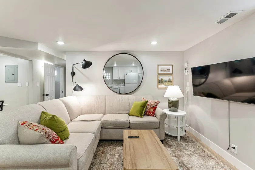 The Willow on East | 2 mins from BYU | Sleeps 6 - Image 1