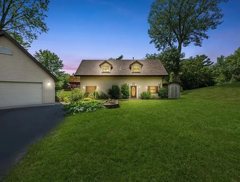 Lakeside Channel Hideaway – 4BR/2BA, Sleeps 10 - Image 1