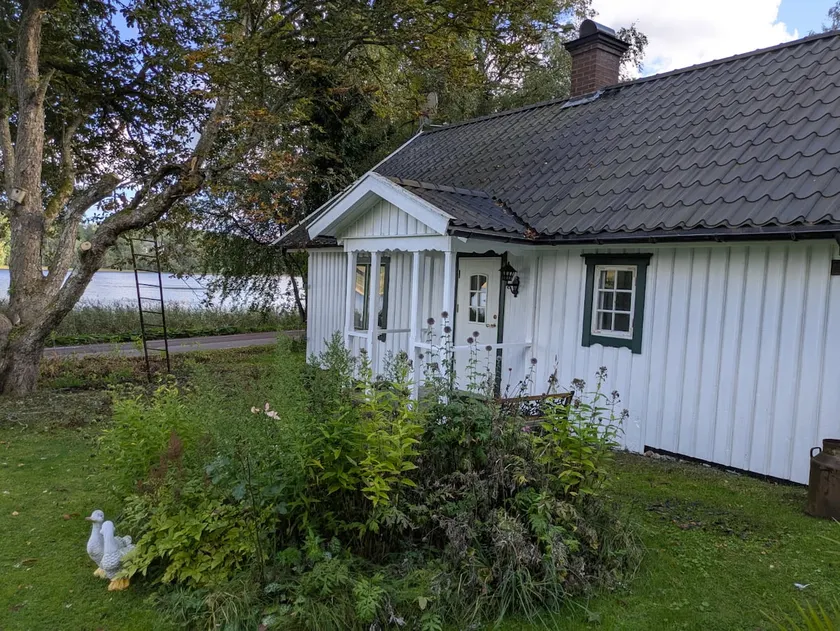 Lake cottage in Sundsmålen – close to the lake, boat included - Image 1