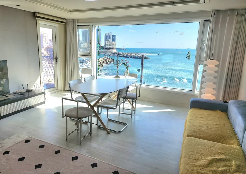 In front of Haebyeon, Dong-gu, Ulsan / Daewangam / Ilsan Beach / Seoldo 34 pyeong, 3 rooms, beach promenade in front of the house - Image 1