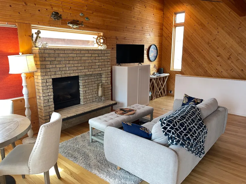 Pepin Guest Haus - walk to the winery! Sauna! - Image 1