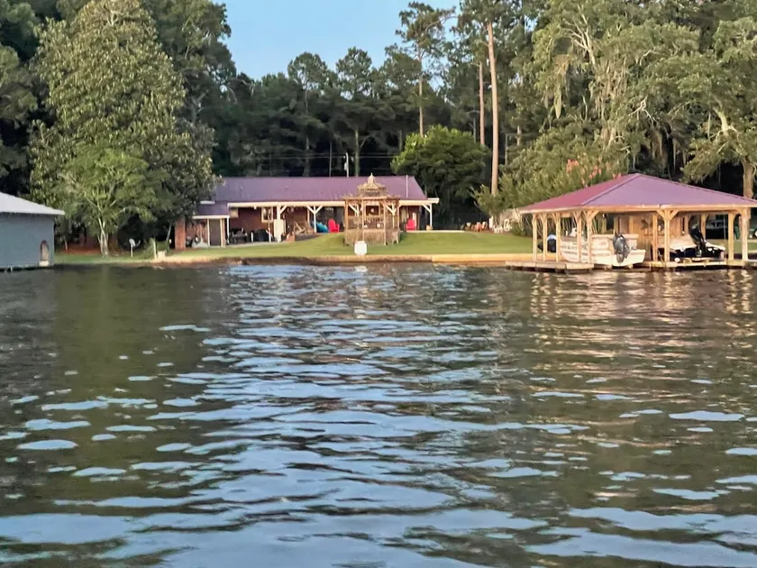 Lewis's Lay-Away at the Lake - Image 1