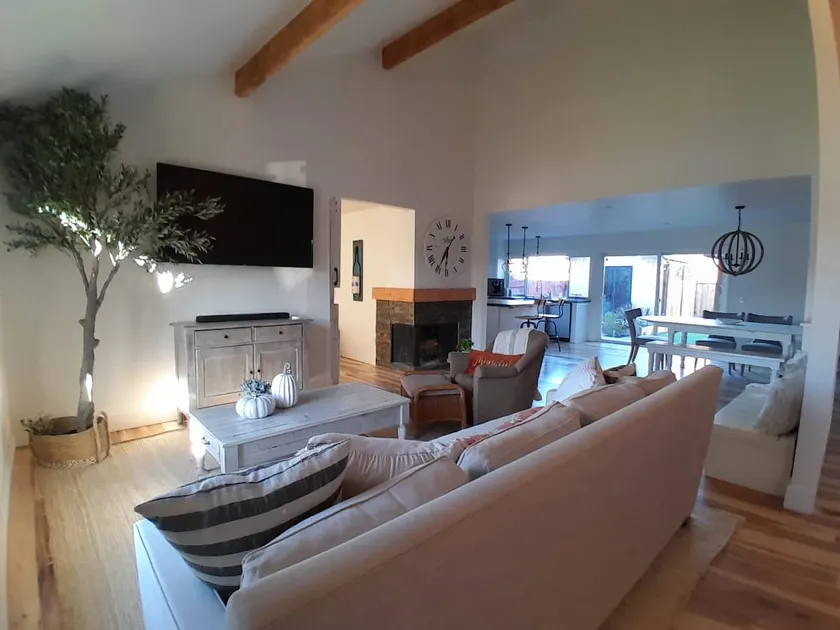 Bright & Stylish Home Stay Minutes from Wineries - Image 1